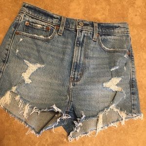 Abercrombie &Fitch high rise mom shorts size 27/4